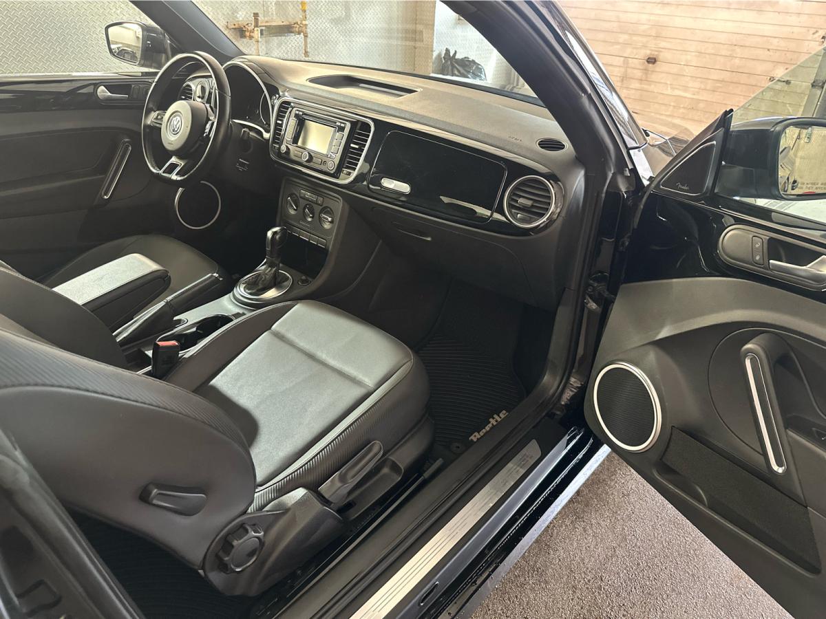 2012 Volkswagen Beetle Cpe Auto Highline Main Image