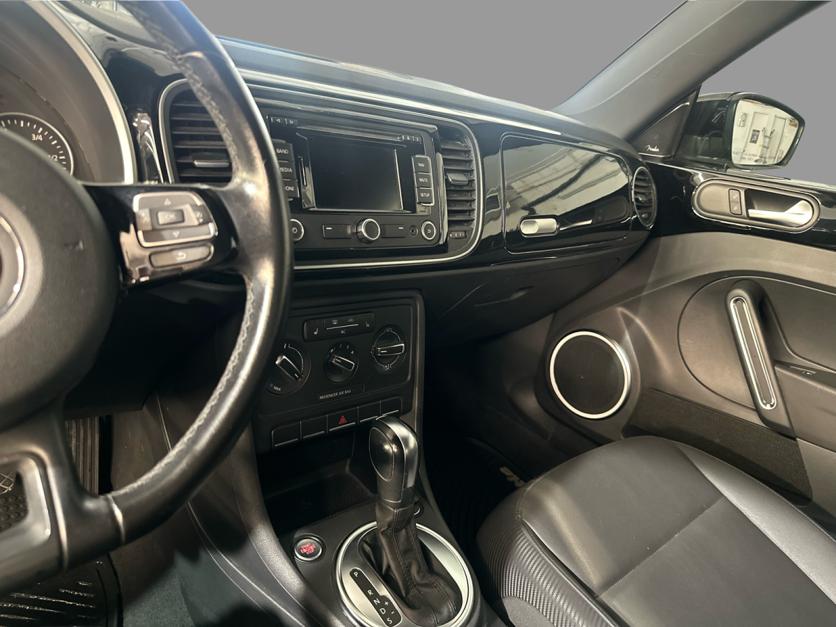2012 Volkswagen Beetle Cpe Auto Highline Main Image