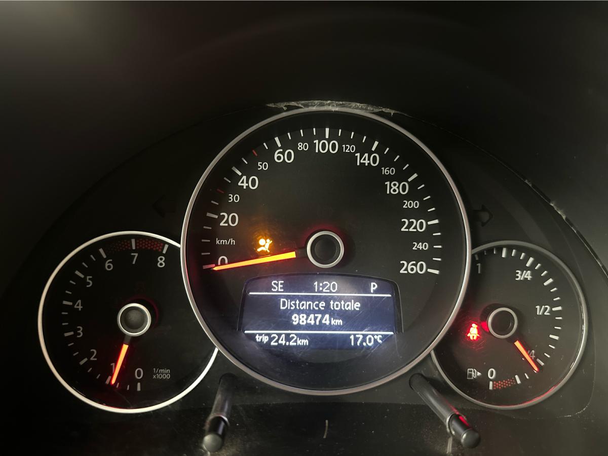 2012 Volkswagen Beetle Cpe Auto Highline Main Image