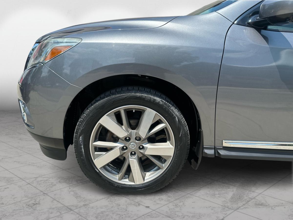 2015 Nissan Pathfinder AWD 7 pass Main Image