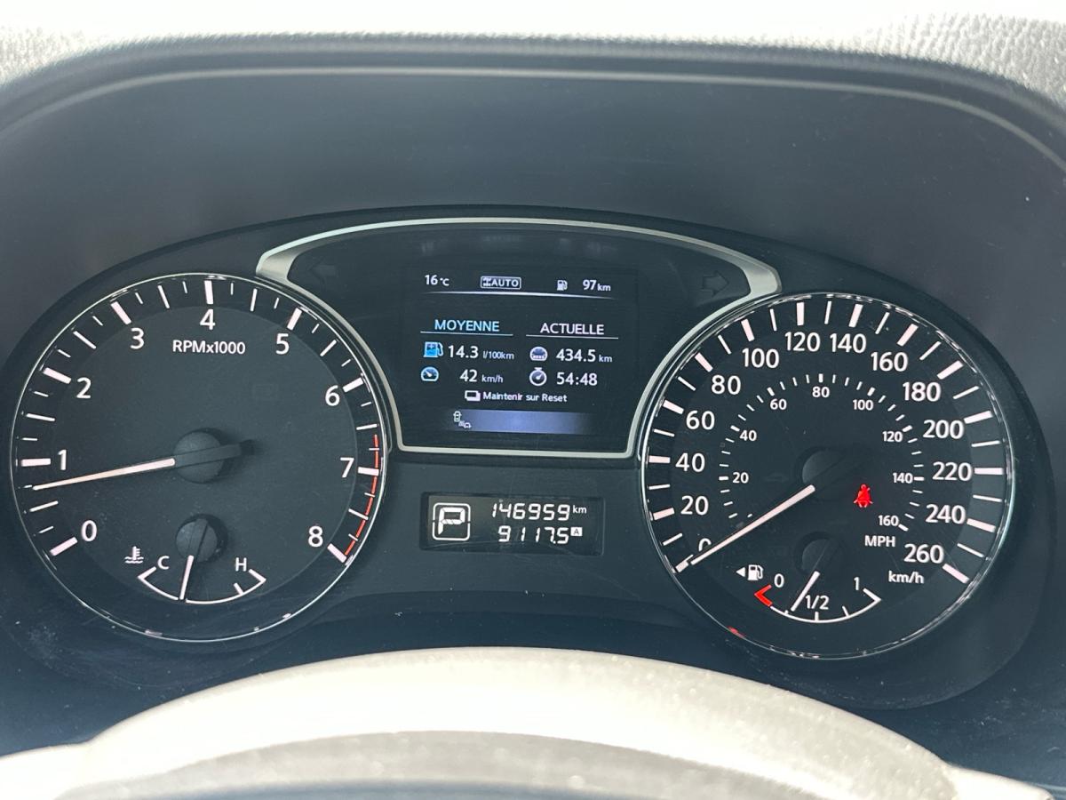 2015 Nissan Pathfinder AWD 7 pass Main Image