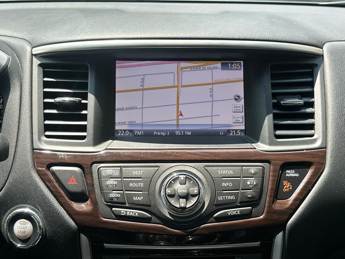 2015 Nissan Pathfinder AWD 7 pass Main Image