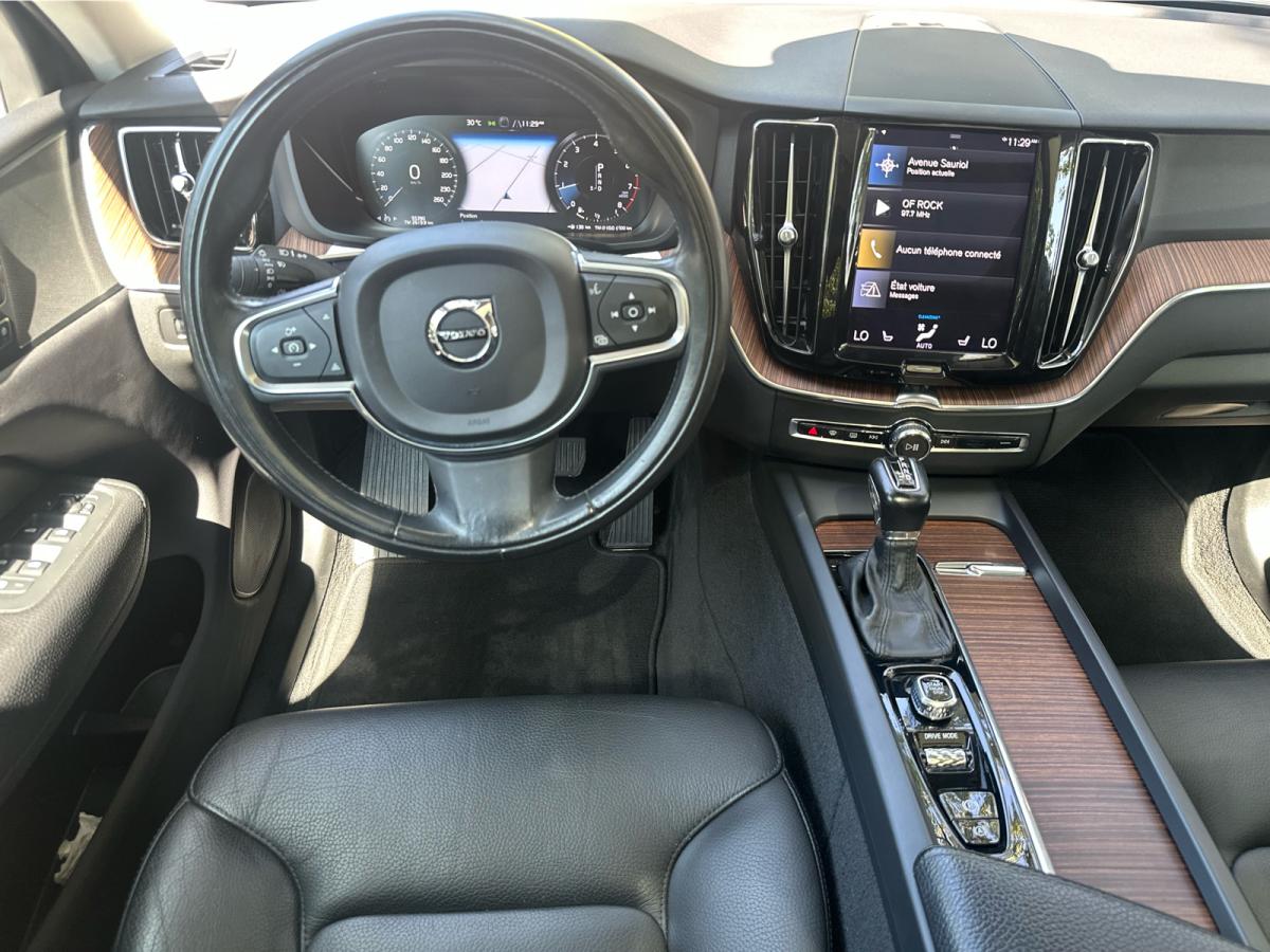 2021 Volvo XC60 T6 AWD Momentum Main Image