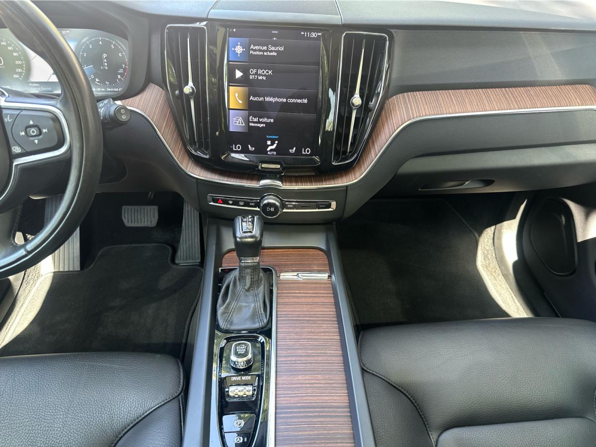 2021 Volvo XC60 T6 AWD Momentum Main Image
