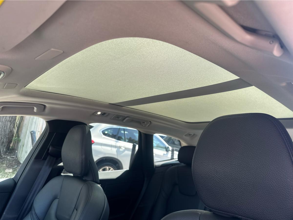 2021 Volvo XC60 T6 AWD Momentum Main Image