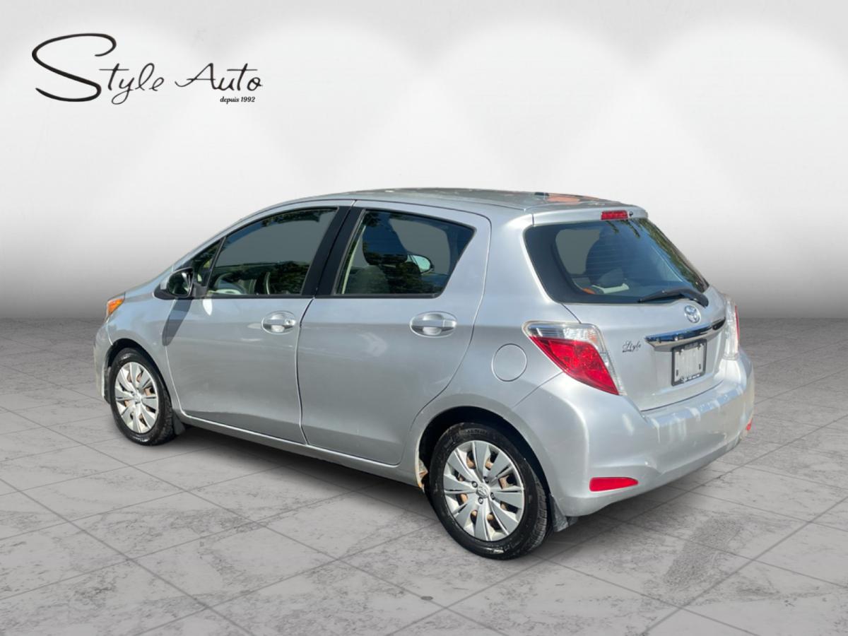 2013 Toyota Yaris 5dr HB Man LE Image principale