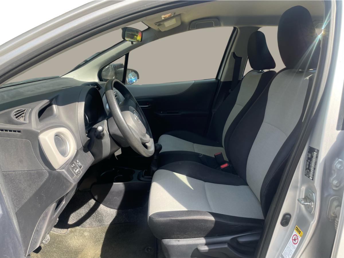 2013 Toyota Yaris 5dr HB Man LE Image principale
