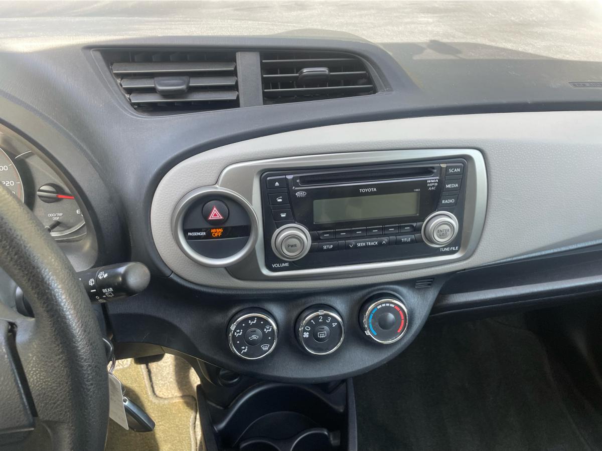 2013 Toyota Yaris 5dr HB Man LE Image principale