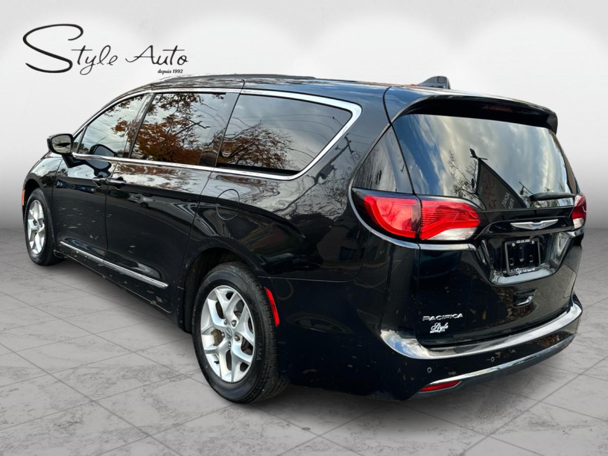 2018 Chrysler Pacifica Touring-L Plus 7 pass Main Image
