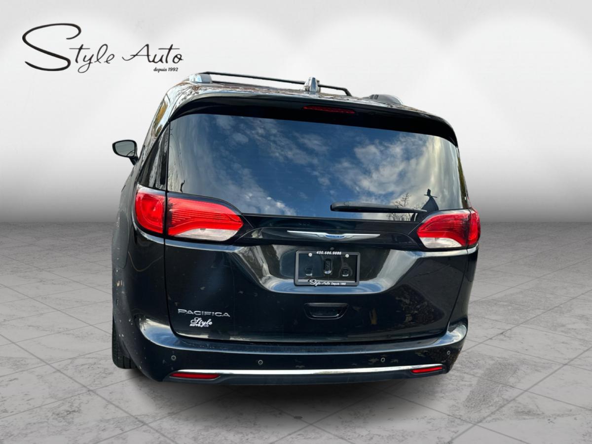 2018 Chrysler Pacifica Touring-L Plus 7 pass Main Image