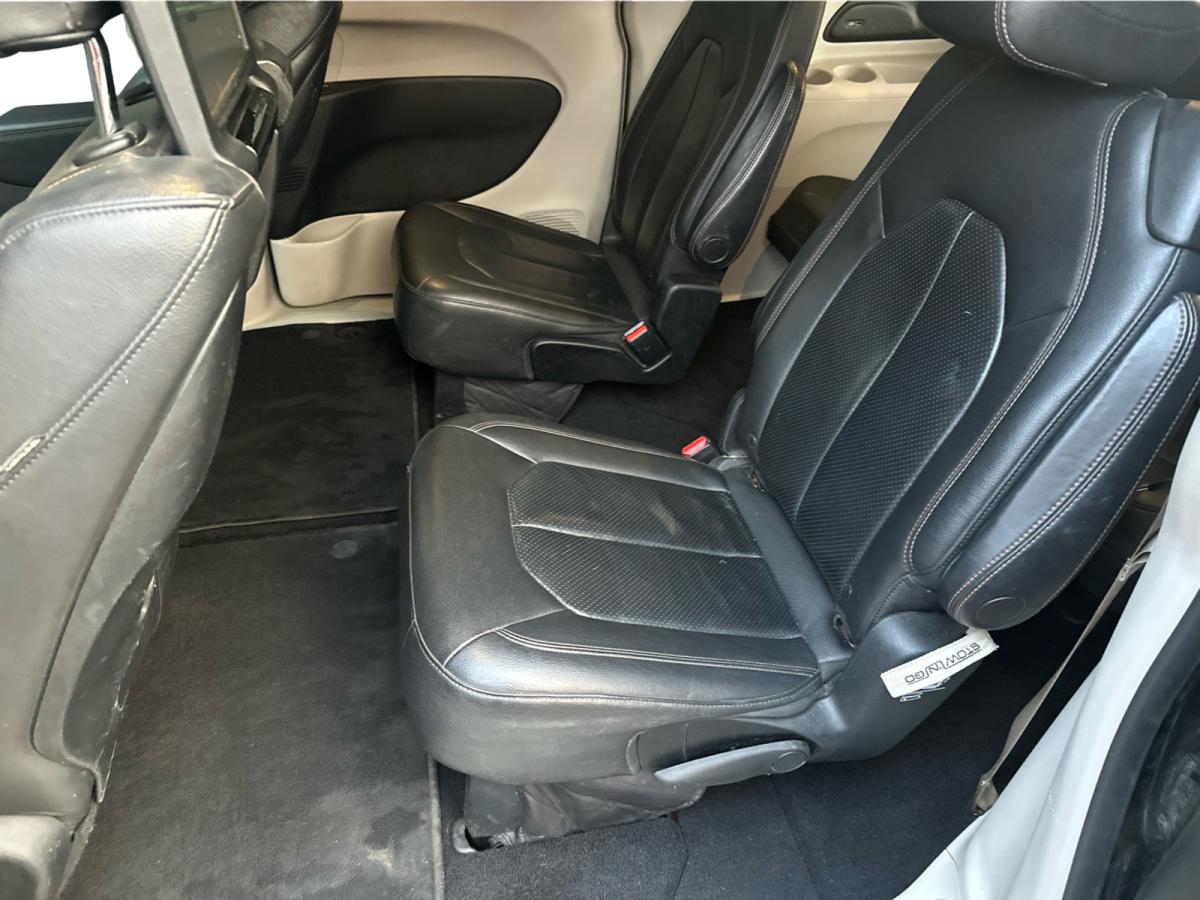 2018 Chrysler Pacifica Touring-L Plus 7 pass Main Image