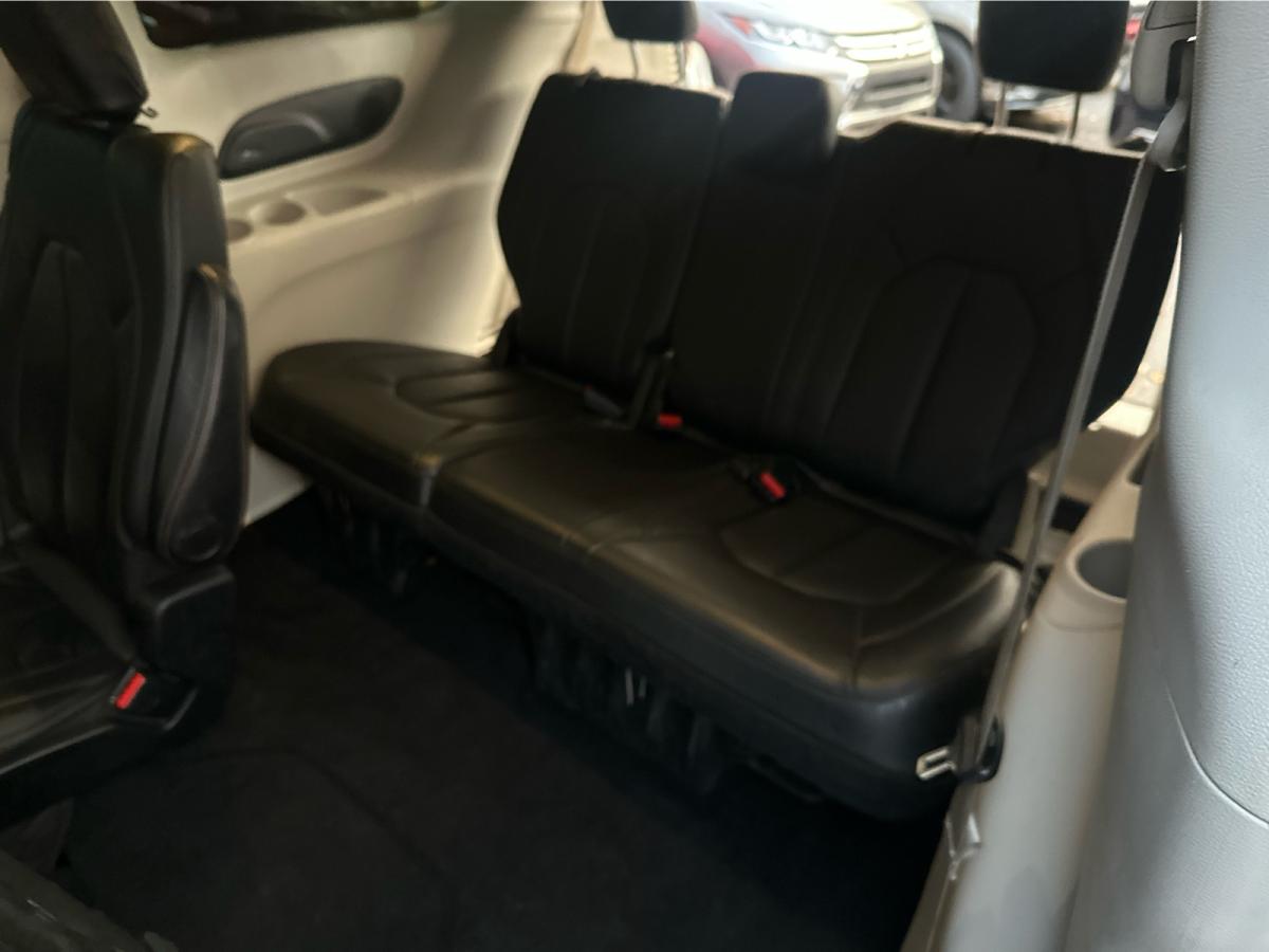2018 Chrysler Pacifica Touring-L Plus 7 pass Main Image