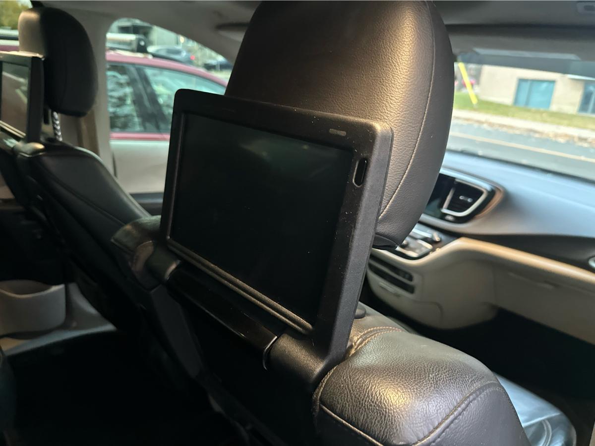 2018 Chrysler Pacifica Touring-L Plus 7 pass Main Image