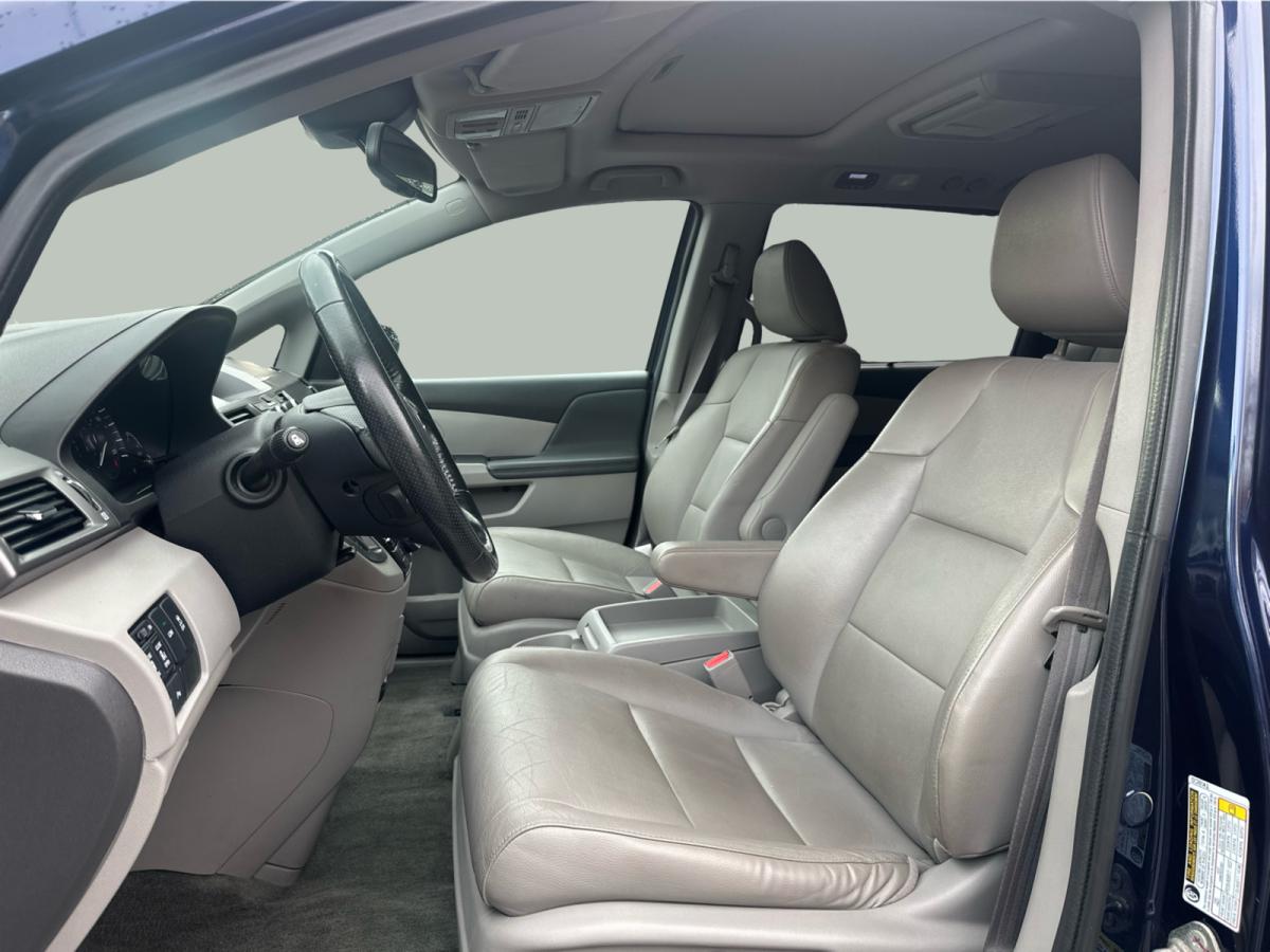 2017 Honda Odyssey EX-L  8 passengers with Rear Entertainment System Main Image