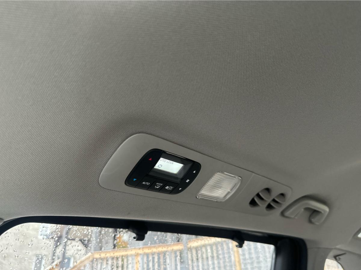 2017 Honda Odyssey EX-L  8 passengers with Rear Entertainment System Main Image