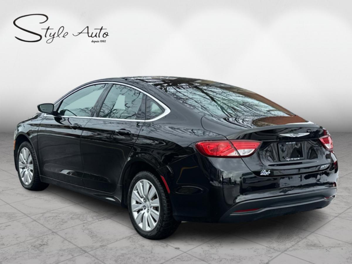 2015 Chrysler 200 4dr Sdn LX FWD Image principale