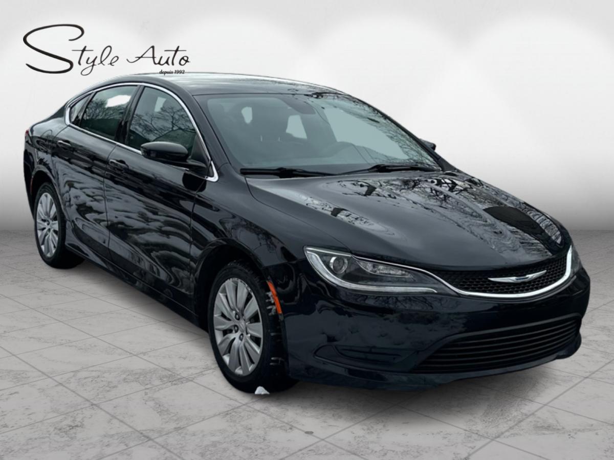 2015 Chrysler 200 4dr Sdn LX FWD Image principale