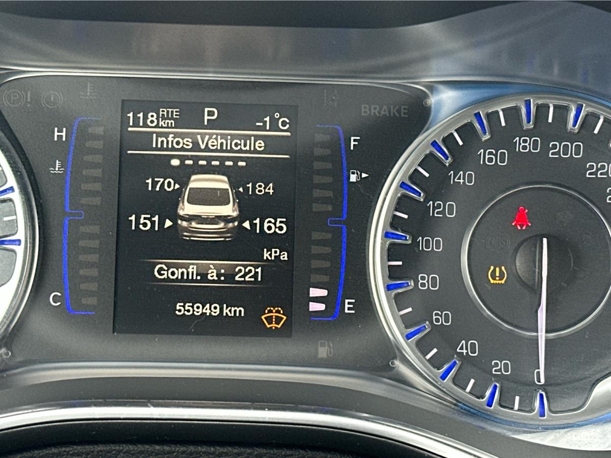 2015 Chrysler 200 4dr Sdn LX FWD Image principale