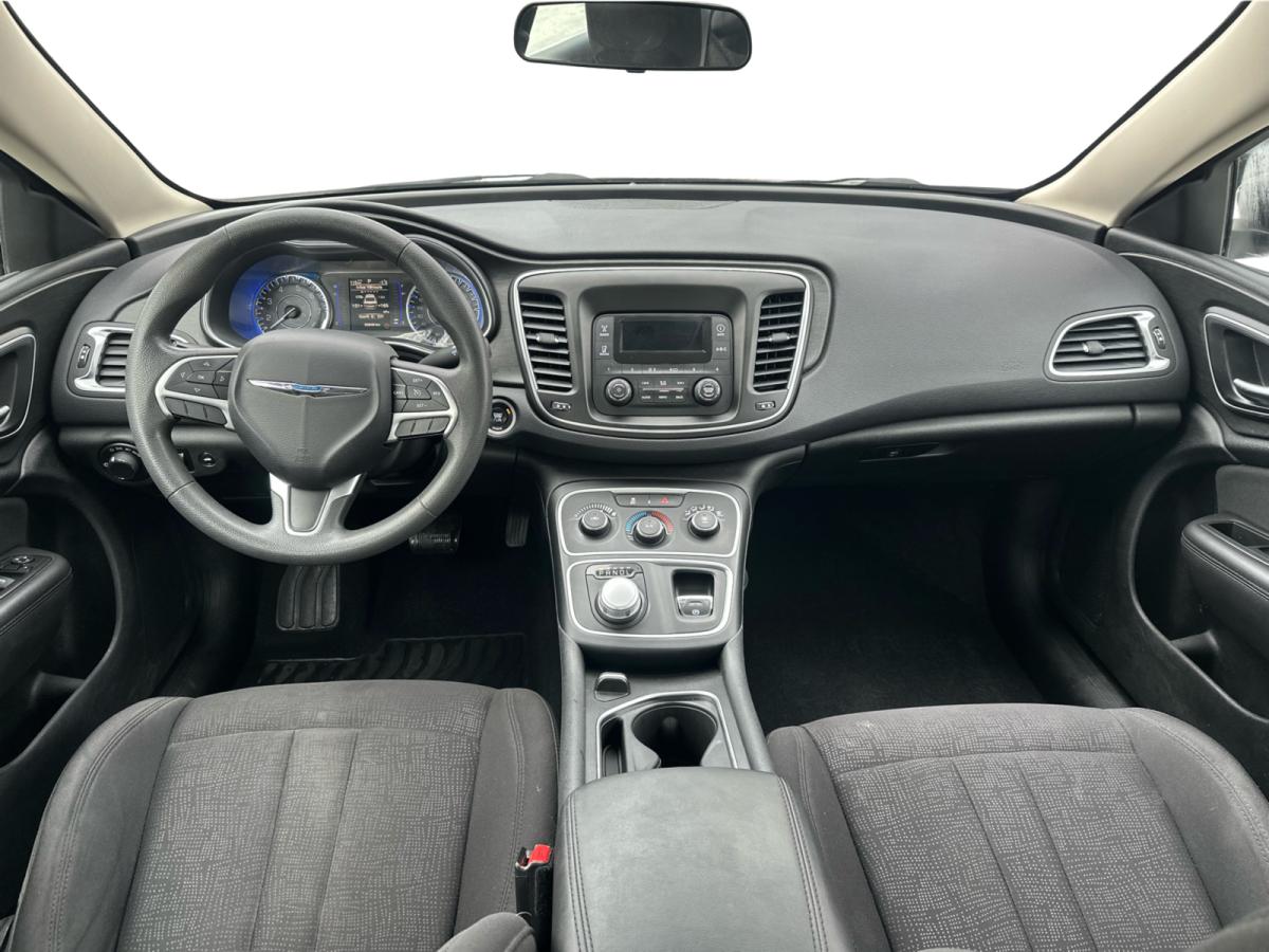 2015 Chrysler 200 4dr Sdn LX FWD Image principale