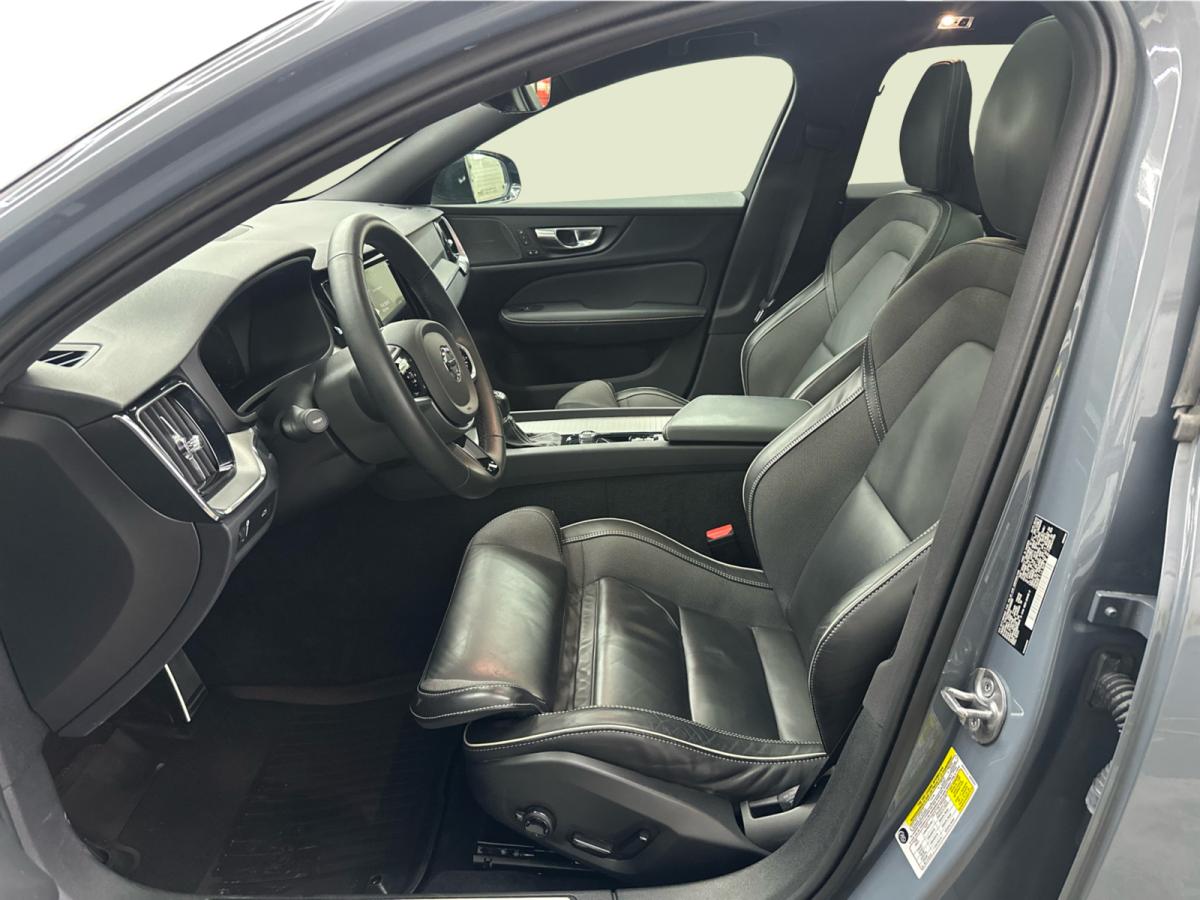 2022 Volvo V60 T6 AWD R-Design Image principale