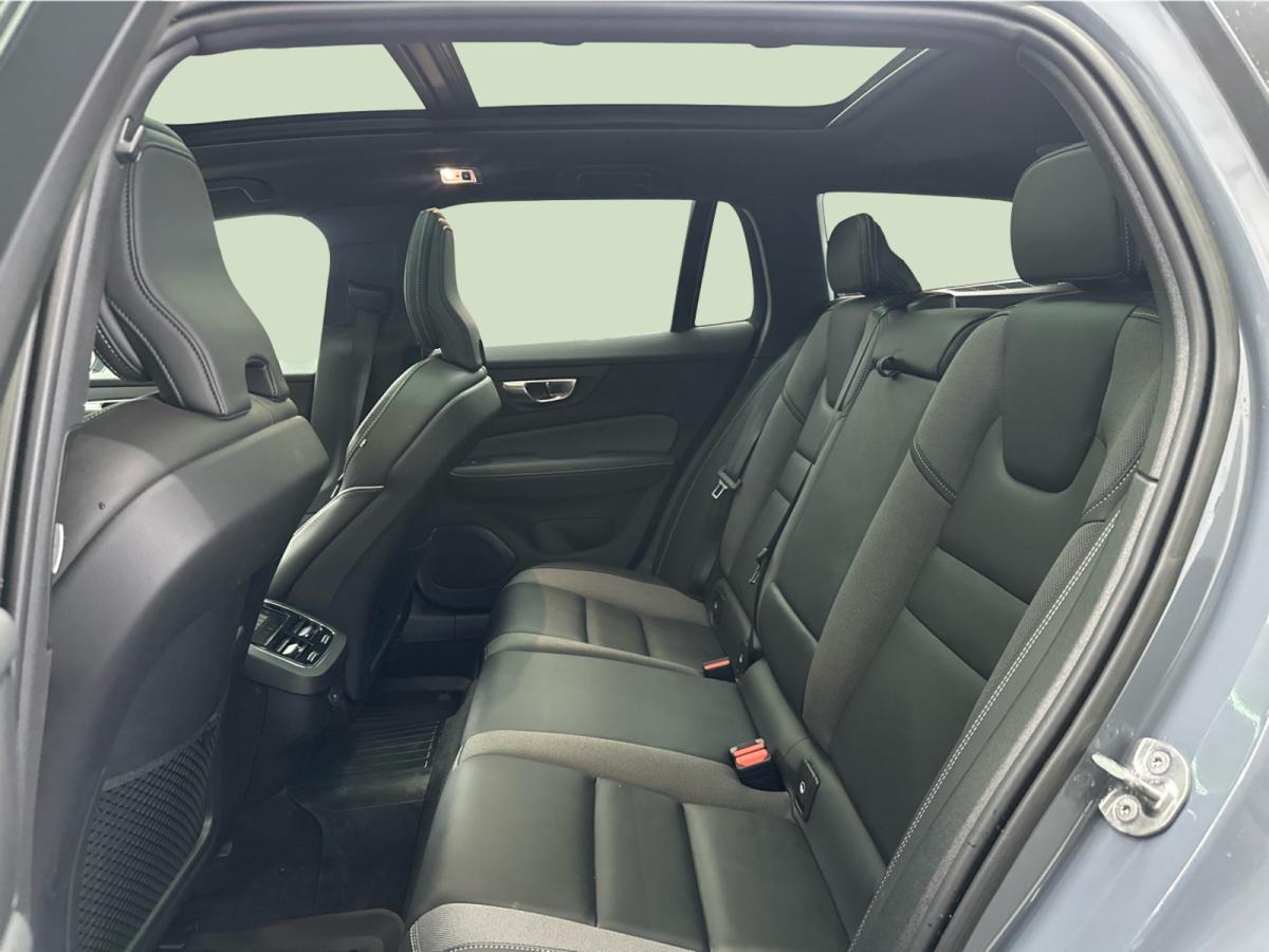 2022 Volvo V60 T6 AWD R-Design Image principale