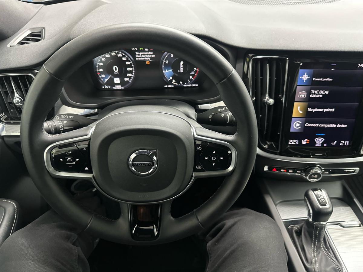 2022 Volvo V60 T6 AWD R-Design Image principale