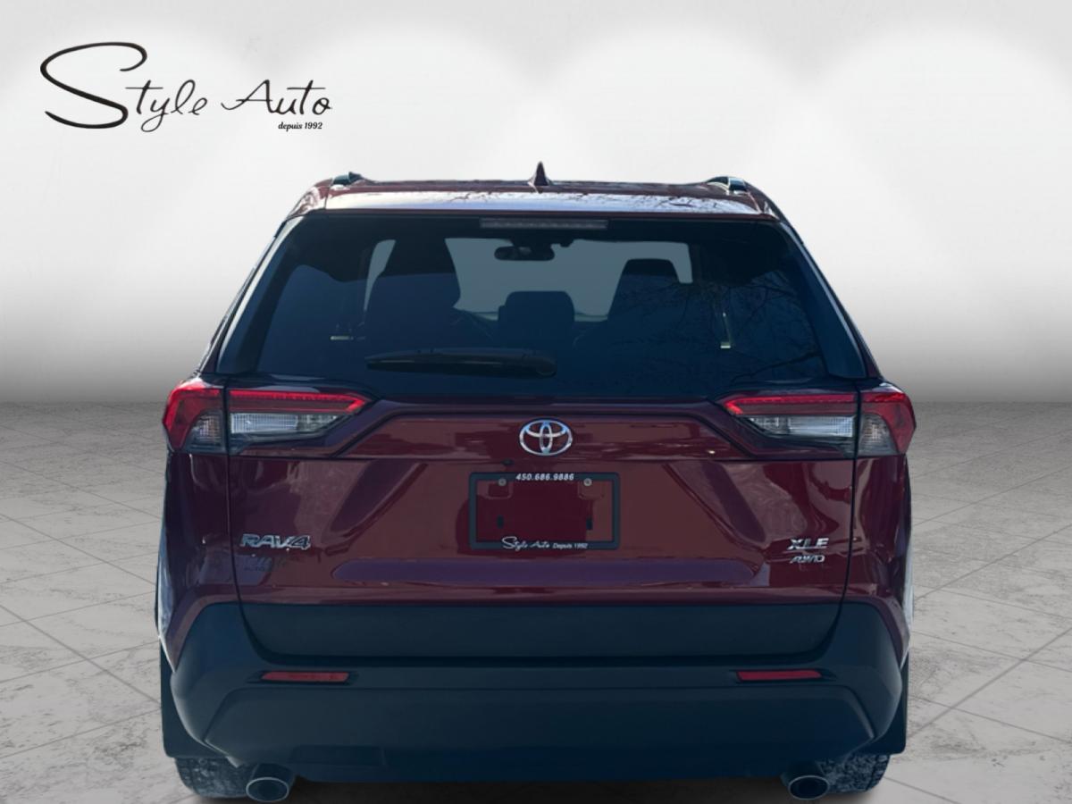 2021 Toyota RAV4 XLE AWD Image principale