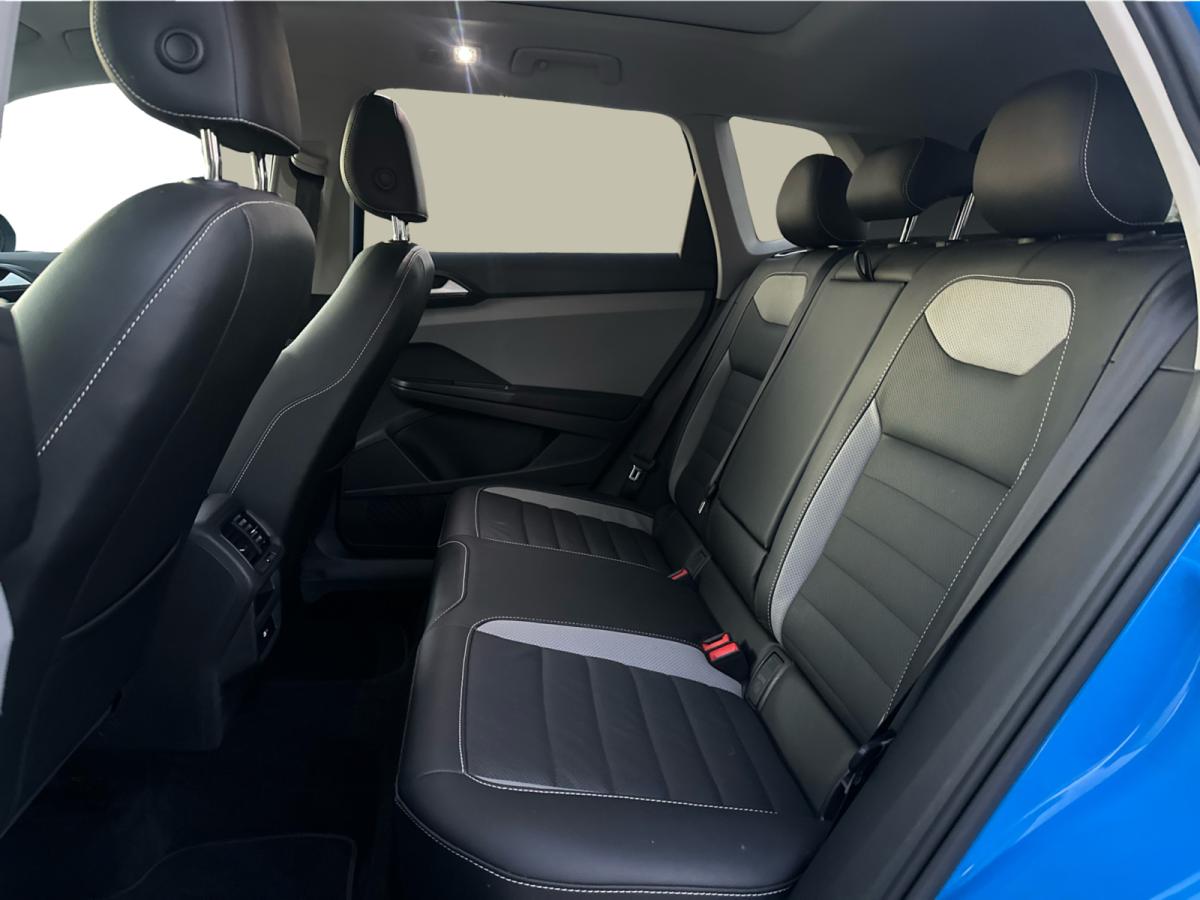 2022 Volkswagen Taos Highline 4MOTION Main Image