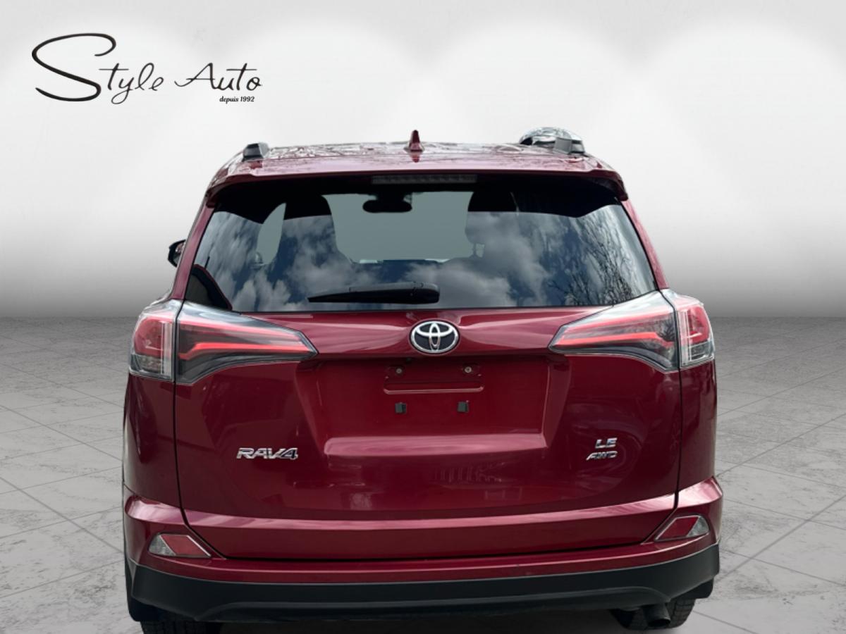 2018 Toyota RAV4 AWD LE Image principale