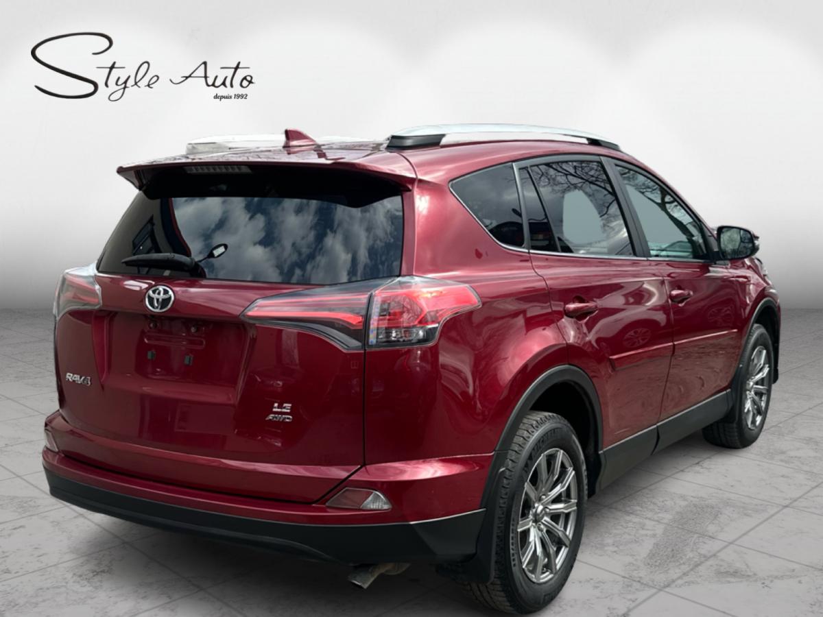2018 Toyota RAV4 AWD LE Image principale