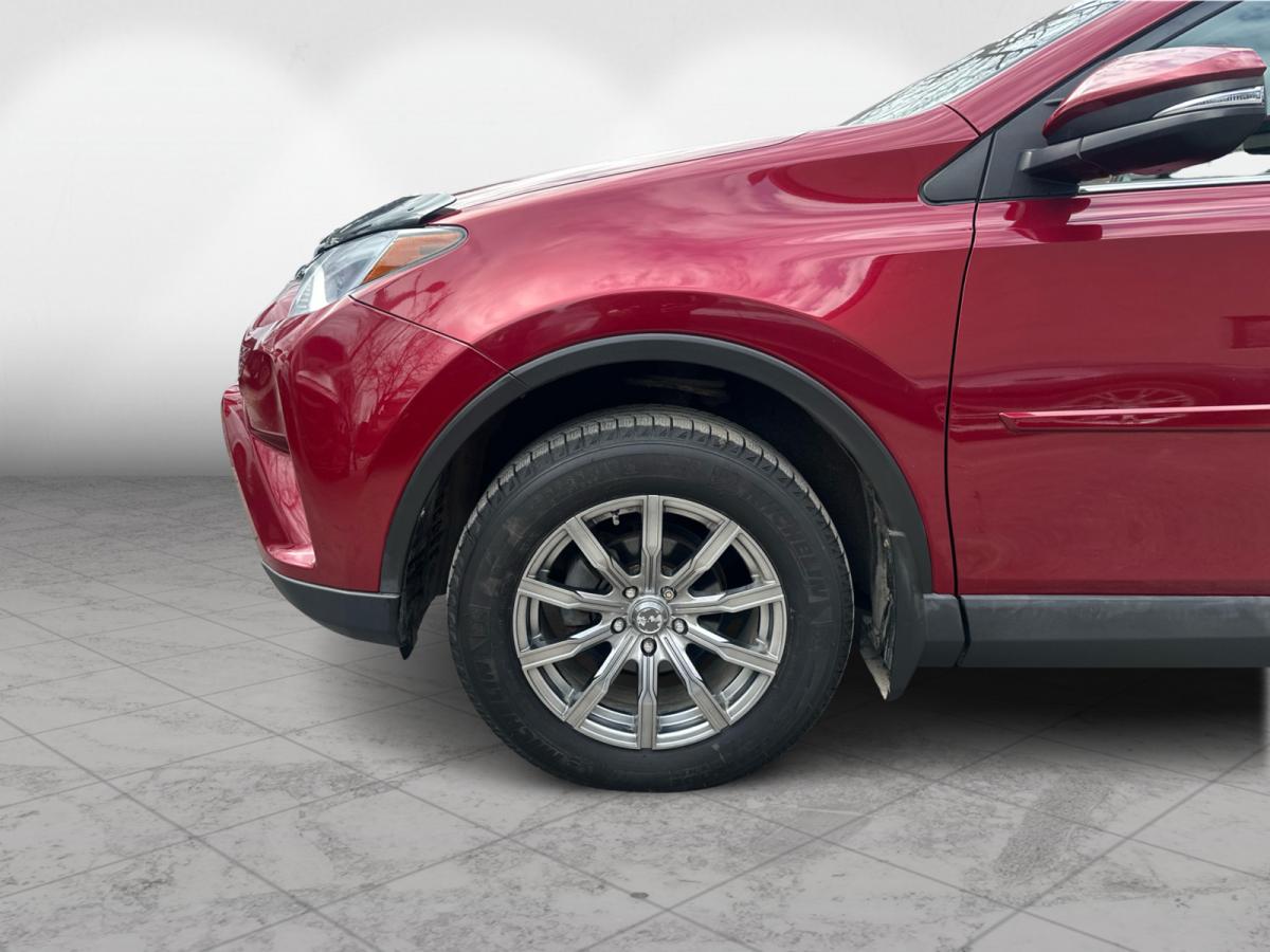 2018 Toyota RAV4 AWD LE Image principale