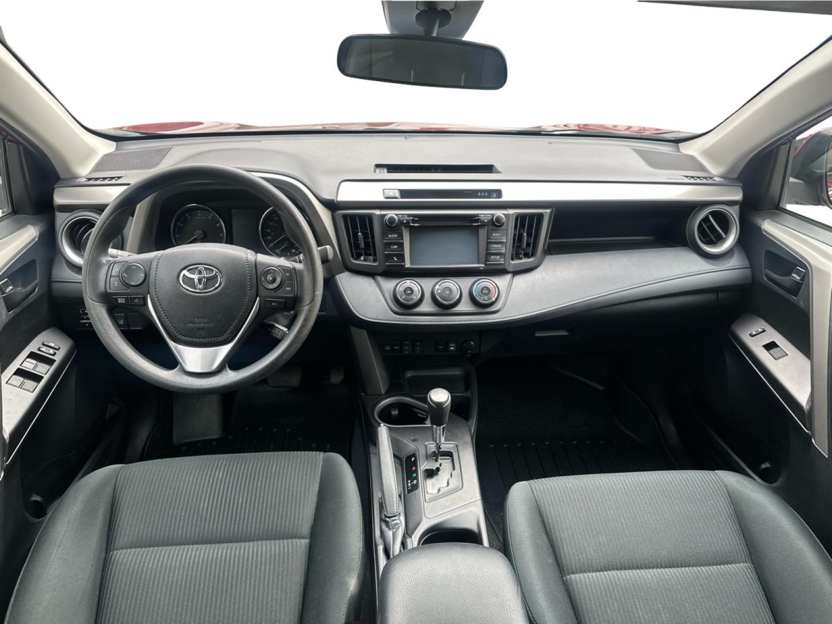 2018 Toyota RAV4 AWD LE Image principale