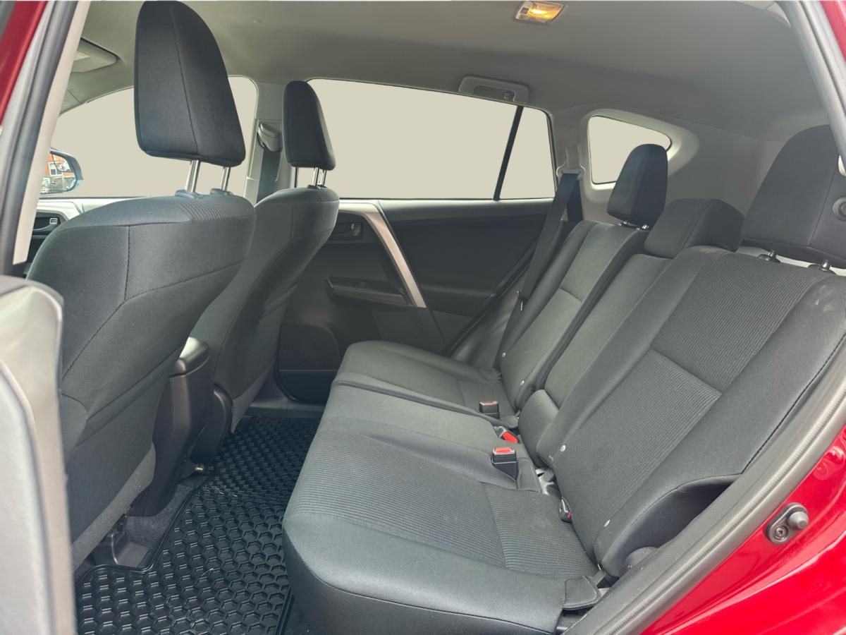 2018 Toyota RAV4 AWD LE Image principale