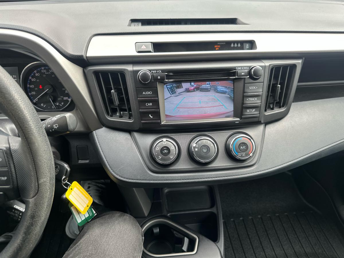 2018 Toyota RAV4 AWD LE Image principale