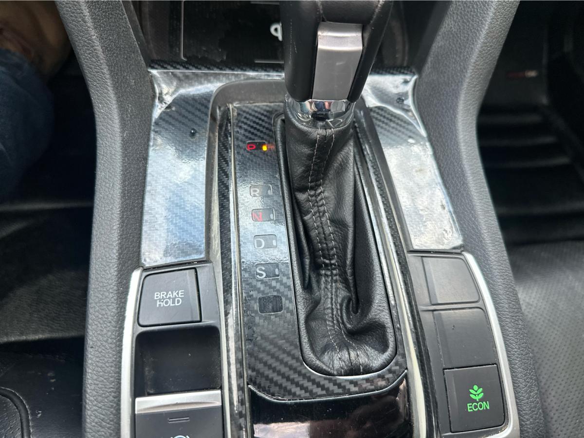 2019 Honda Civic Touring CVT Sedan 2 Sets of Tires Image principale